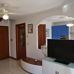 Lounge Del Duca, Centralissimo Bicamere Su Due Livelli - Posto Auto A Richesta Apartment *
