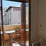 Lounge Del Duca, Centralissimo Bicamere Su Due Livelli - Posto Auto A Richesta Grado