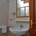 Lounge Del Duca, Centralissimo Bicamere Su Due Livelli - Posto Auto A Richesta Grado