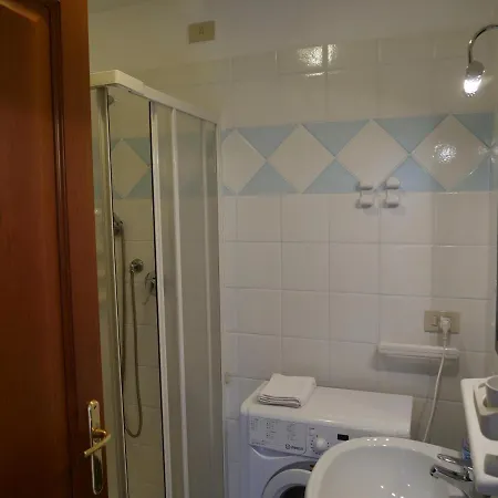 Lounge Del Duca, Centralissimo Bicamere Su Due Livelli - Posto Auto A Richesta Grado