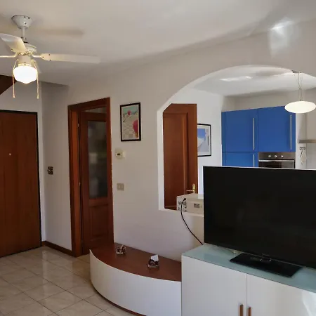 Lounge Del Duca, Centralissimo Bicamere Su Due Livelli - Posto Auto A Richesta Apartment *