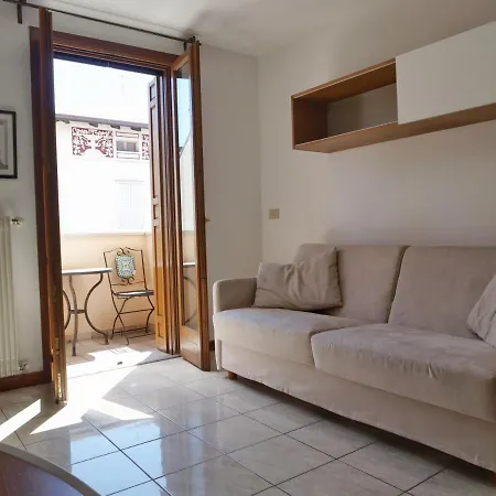 Lounge Del Duca, Centralissimo Bicamere Su Due Livelli - Posto Auto A Richesta Grado