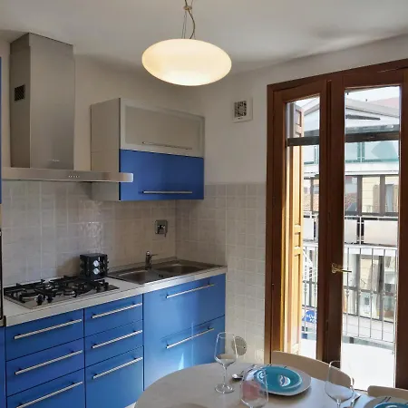 Apartment Lounge Del Duca, Centralissimo Bicamere Su Due Livelli - Posto Auto A Richesta