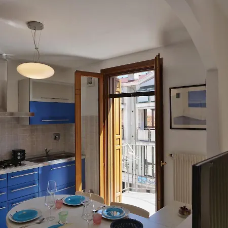 Lounge Del Duca, Centralissimo Bicamere Su Due Livelli - Posto Auto A Richesta Grado