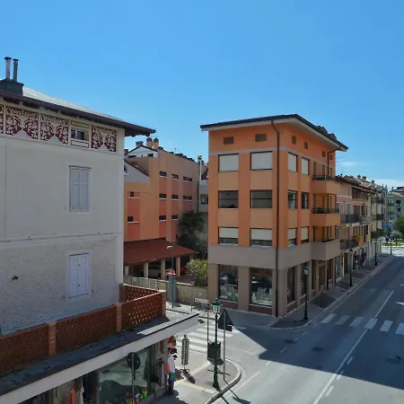 Lounge Del Duca, Centralissimo Bicamere Su Due Livelli - Posto Auto A Richesta * Grado