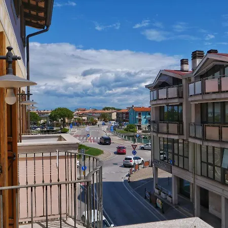 Lounge Del Duca, Centralissimo Bicamere Su Due Livelli - Posto Auto A Richesta Apartment Grado