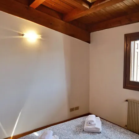 Lounge Del Duca, Centralissimo Bicamere Su Due Livelli - Posto Auto A Richesta Apartman