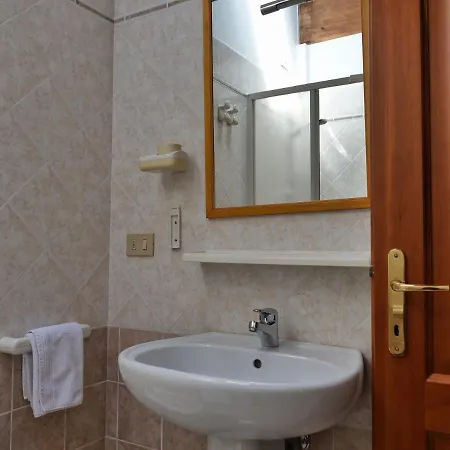 Lounge Del Duca, Centralissimo Bicamere Su Due Livelli - Posto Auto A Richesta Grado