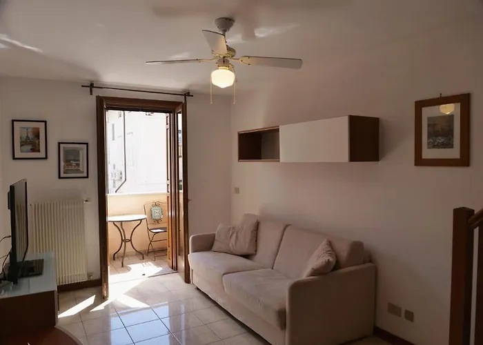 Apartment Lounge Del Duca, Centralissimo Bicamere Su Due Livelli - Posto Auto A Richesta