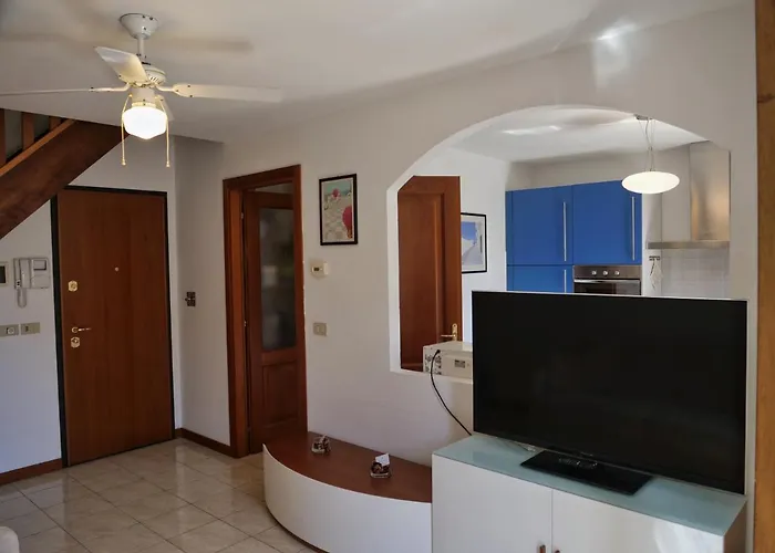 Lounge Del Duca, Centralissimo Bicamere Su Due Livelli - Posto Auto A Richesta Apartment *