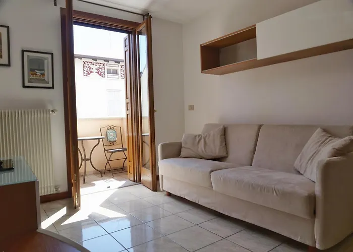 Lounge Del Duca, Centralissimo Bicamere Su Due Livelli - Posto Auto A Richesta Grado