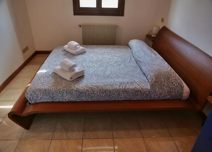 Lounge Del Duca, Centralissimo Bicamere Su Due Livelli - Posto Auto A Richesta Grado