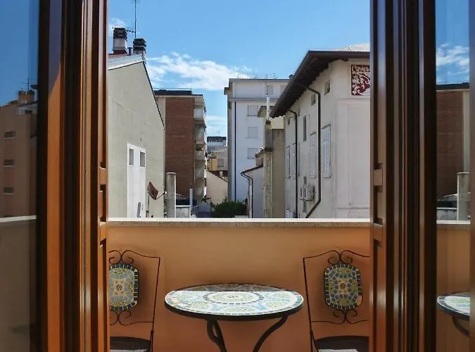 Lounge Del Duca, Centralissimo Bicamere Su Due Livelli - Posto Auto A Richesta Grado