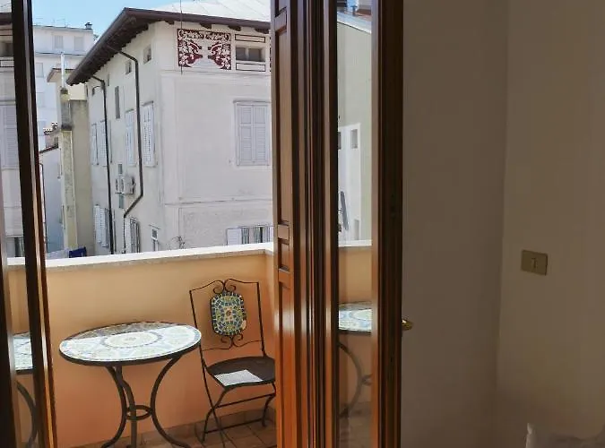 Lounge Del Duca, Centralissimo Bicamere Su Due Livelli - Posto Auto A Richesta Grado