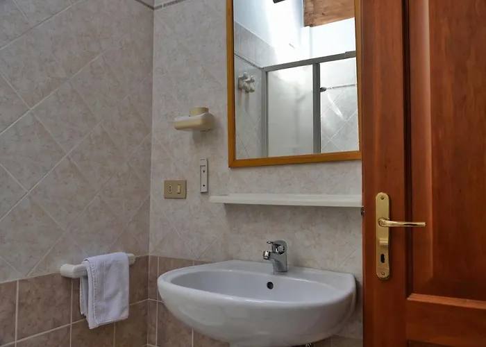 Lounge Del Duca, Centralissimo Bicamere Su Due Livelli - Posto Auto A Richesta Grado